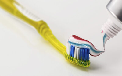 Gingivitis y periodontitis, qué son y cómo tratarlas.