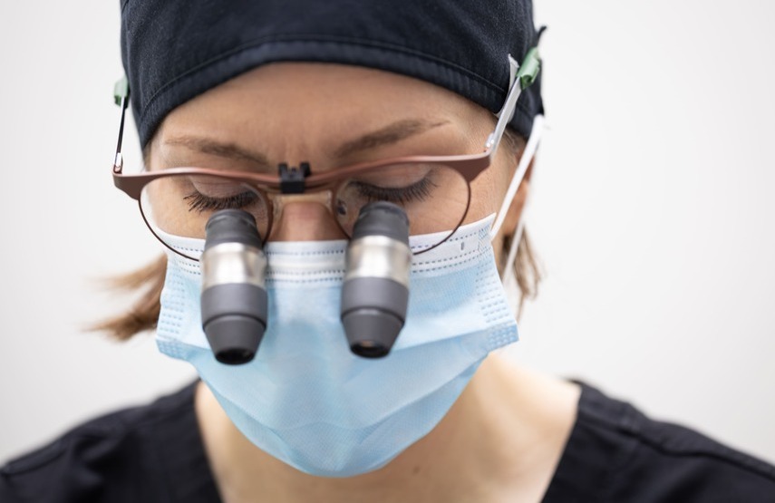 Revisión de mantenimiento de los implantes dentales